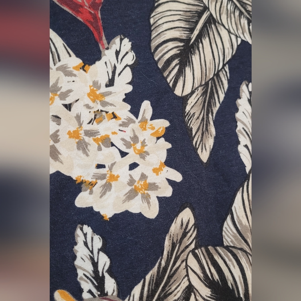 American rag t-shirt. Fabulous floral - Picture 2 of 5